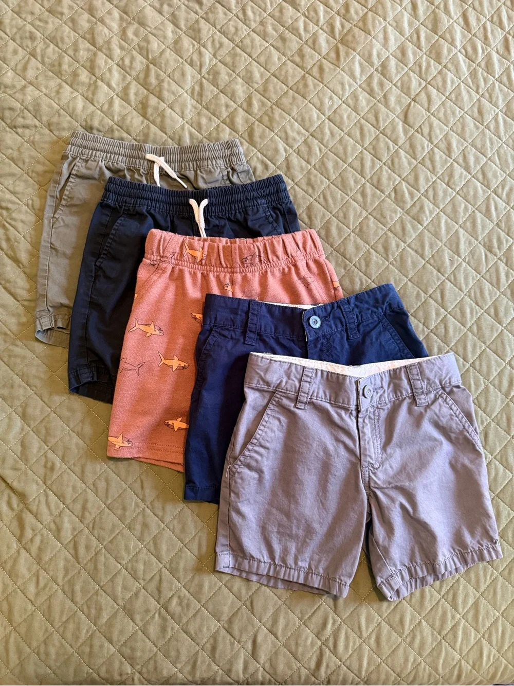 Toddler Boys 3T 4T Shorts Bundle Old Navy, Cat & Jack, Carters 5 pairs